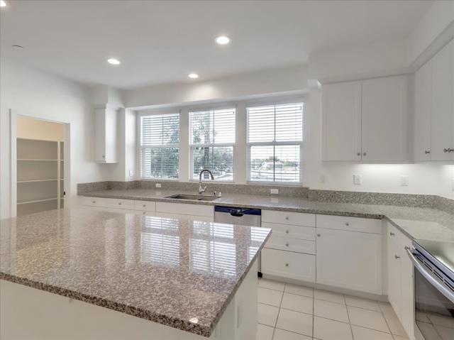 1452 N Harbor Boulevard, Santa Ana CA: https://media.crmls.org/mediaz/21ddf82e-534f-4654-ad1b-603622316a9b.jpg