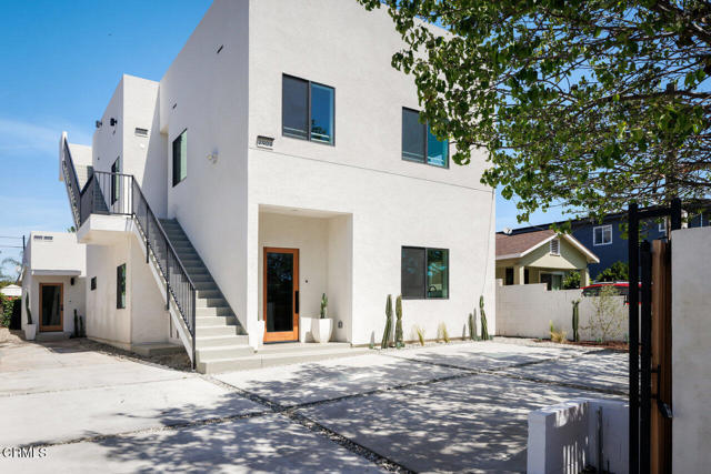 Detail Gallery Image 6 of 7 For 2911 1/2 N Coolidge Ave, Los Angeles,  CA 90039 - 2 Beds | 2 Baths