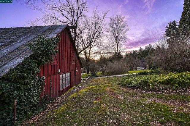 11417 Red Dog Rd, Nevada City CA: https://media.crmls.org/mediaz/21de9187-f5c9-4ed7-bae3-2f534d498851.jpg