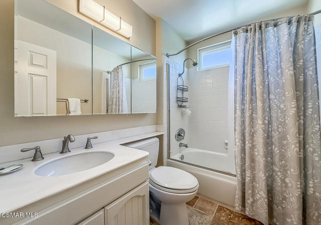 3331 Monte Carlo Drive, Thousand Oaks CA: https://media.crmls.org/mediaz/21dec3fe-f1fc-4543-88db-d843ec9adc00.jpg