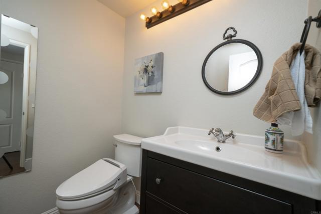 Detail Gallery Image 34 of 44 For 1688 Crystal Ridge Ct, Vista,  CA 92081 - 4 Beds | 2/1 Baths