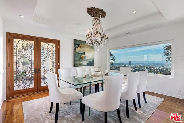 3595 Wonder View Drive, Los Angeles CA: https://media.crmls.org/mediaz/21e01bea-f92b-483d-830d-93ddf217d6bc.jpg