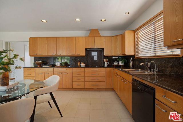 22521 Haynes Street photo 12