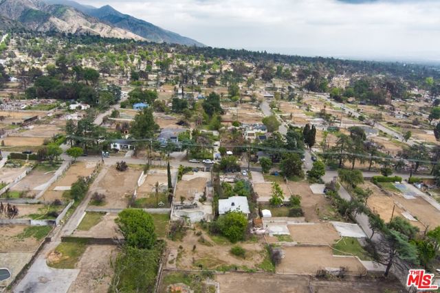 3359 Glenrose Avenue, Altadena CA: https://media.crmls.org/mediaz/21e144ac-186c-402b-ac02-9b5dce20f91d.jpg