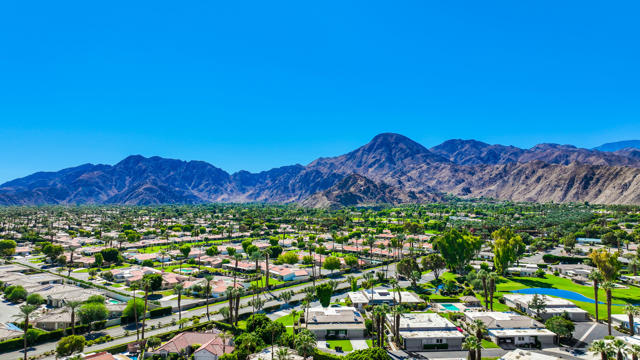 45385 Taos, Indian Wells CA: https://media.crmls.org/mediaz/21e14877-0c09-49c9-9e88-6e63f22f40a5.jpg