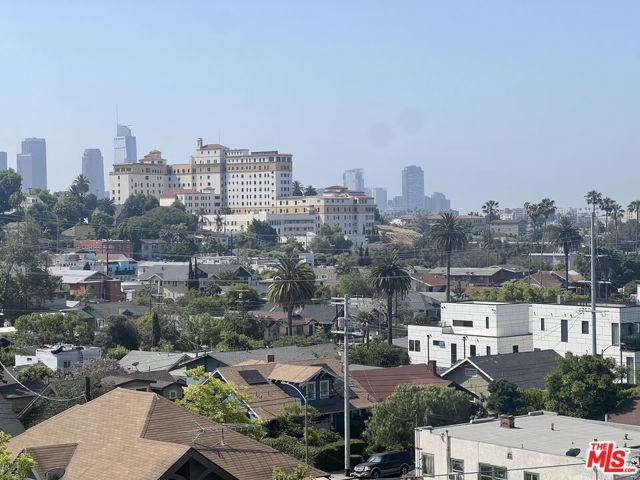 Image 45 of 47 For 870 La Fayette Park Place