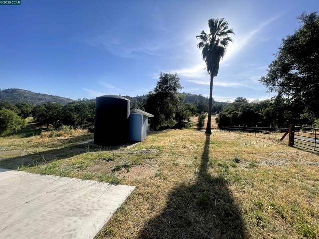 16 Paul Place, Bangor CA: https://media.crmls.org/mediaz/21e1b154-dfbf-422e-88e8-7542fd23d593.jpg