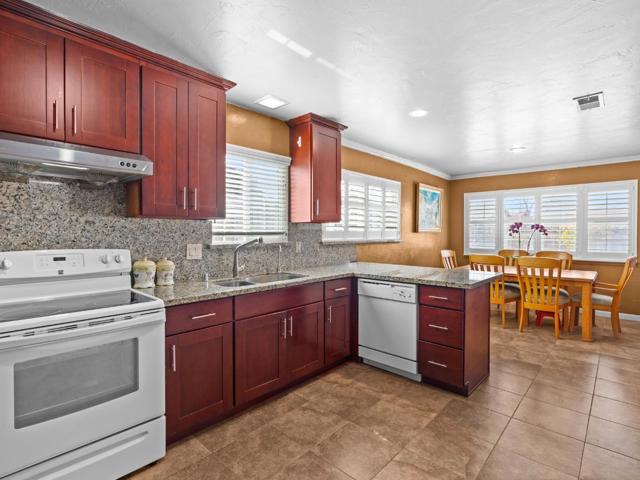 18625 Northridge Drive, Salinas CA: https://media.crmls.org/mediaz/21e1f5d8-7de8-4904-8450-7b6ecfa005f3.jpg