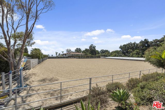 27355 Pacific Coast Highway, Malibu CA: https://media.crmls.org/mediaz/21e2101f-69f1-4c08-a9eb-9e7340a92e32.jpg