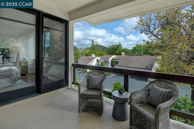 3244 Terra Granada Dr, Walnut Creek CA: https://media.crmls.org/mediaz/21e2be6b-2e97-4ca1-88f3-47ef6dec6c39.jpg