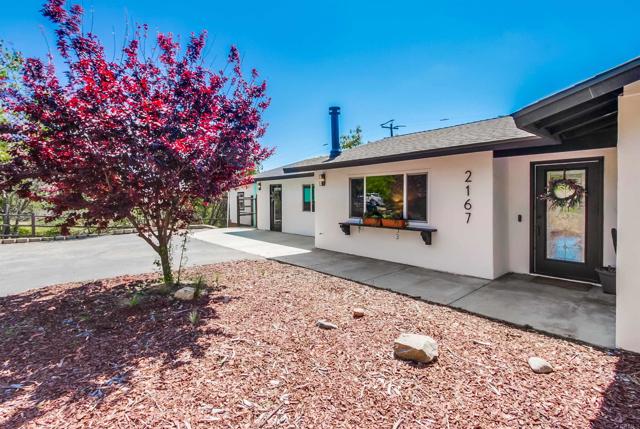 2167 Reineman Road, Fallbrook CA: https://media.crmls.org/mediaz/21e2edc3-2a82-4bd8-9d4d-847f7f7caf77.jpg