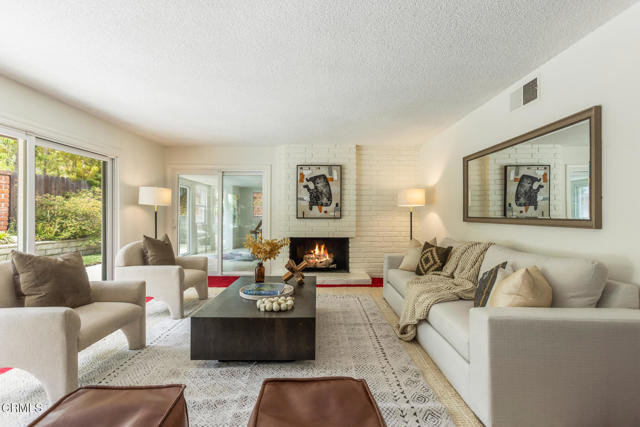 5766 Briartree Drive, La Canada Flintridge CA: https://media.crmls.org/mediaz/21e32c28-cb8f-4905-ba6a-f0007c5b44bb.jpg