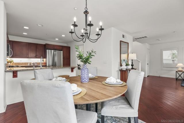 3528 Shoreline Bluff Ln, San Diego CA: https://media.crmls.org/mediaz/21e32fdc-c486-4830-92f3-3276ef2e5cfc.jpg