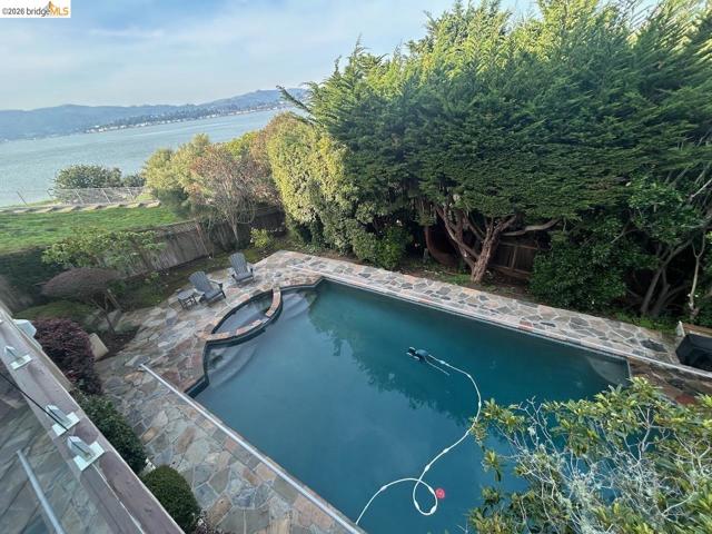 20 Bayshore TER, Tiburon CA: https://media.crmls.org/mediaz/21e3421e-c7ad-4959-8061-4abea8b9d18a.jpg