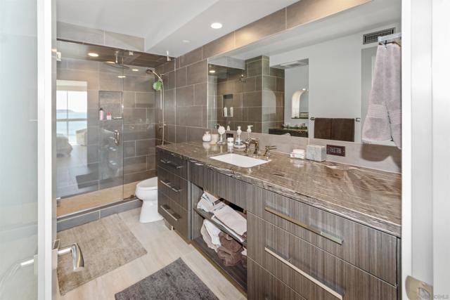 1780 Avenida Del Mundo, Coronado CA: https://media.crmls.org/mediaz/21e3acd6-fa22-4716-a7fd-3ea6a30d98bd.jpg