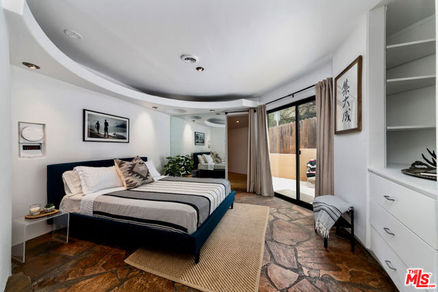 7495 Mulholland Drive, Los Angeles CA: https://media.crmls.org/mediaz/21e416fd-1873-4b89-b64f-dfc1424823b8.jpg