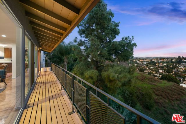 3736 Clayton Avenue, Los Angeles CA: https://media.crmls.org/mediaz/21e4f047-8052-4dfd-80a0-ef4819f2a97a.jpg