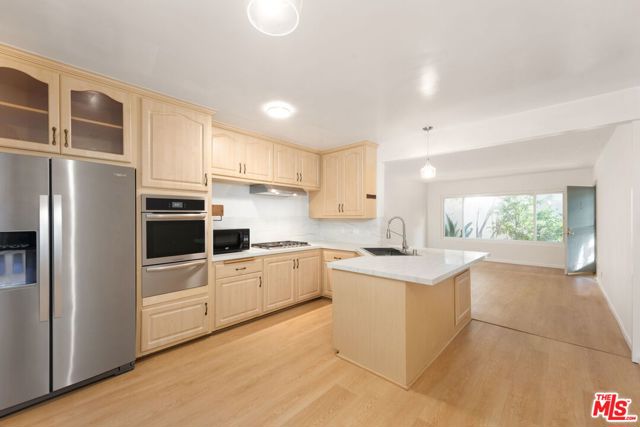 8335 W Manchester Avenue, Playa del Rey CA: https://media.crmls.org/mediaz/21e5fce7-98a1-479d-90ab-b1cbb21f8382.jpg
