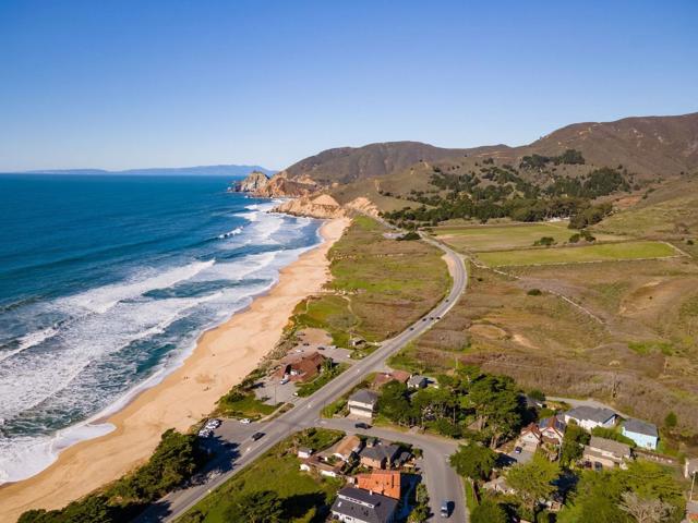447 3rd Street, Montara CA: https://media.crmls.org/mediaz/21e60d09-f16b-4202-9889-905fe2cbdd52.jpg