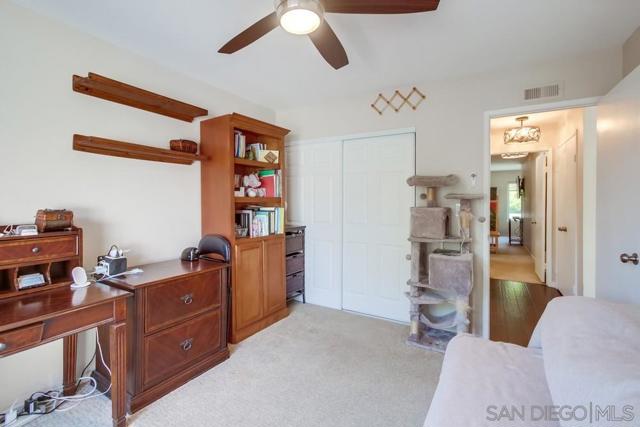 17832 Avenida Cordillera, San Diego CA: https://media.crmls.org/mediaz/21e60f64-6ae1-49b7-bbd3-aa143440226f.jpg