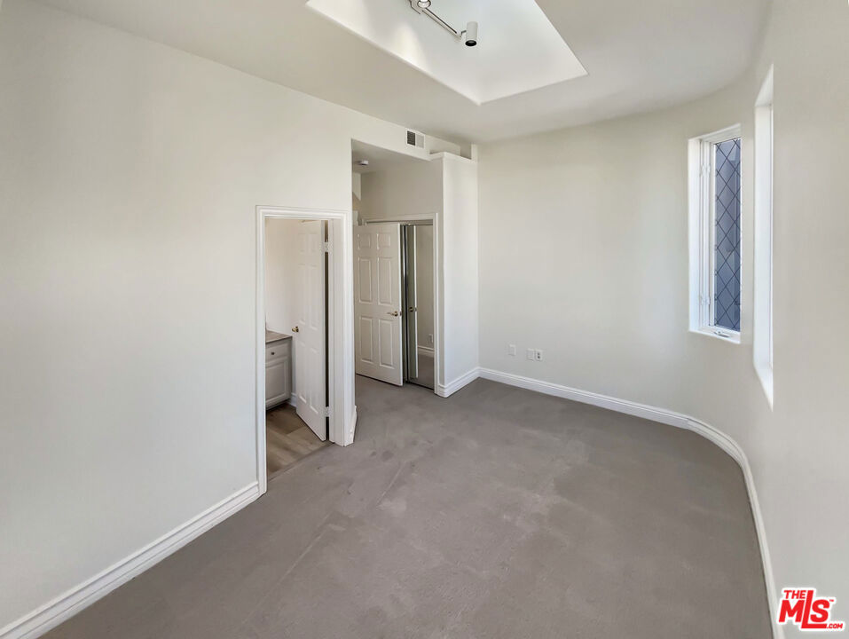 MLS #25505603 image #24