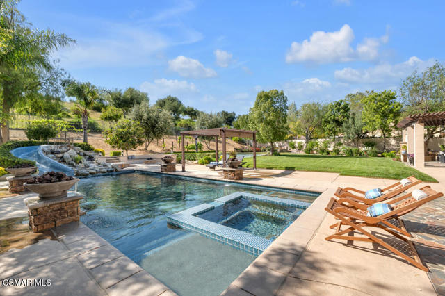5715 Calais Court, Calabasas CA: https://media.crmls.org/mediaz/21e67838-60b0-4d09-8253-956416cc0eba.jpg
