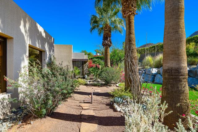 45 Mirada Circle, Rancho Mirage CA: https://media.crmls.org/mediaz/21e6a3ee-8653-4f12-bff4-afc7e524836b.jpg