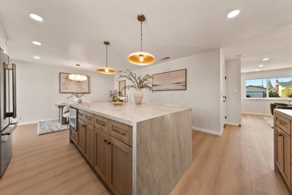 https://media.crmls.org/mediaz/21e6b8b8-d819-49f7-a3c9-1993e061d9d1.jpg?preset=X-Large