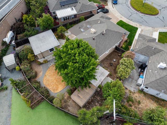 701 Poinsettia Avenue, San Mateo CA: https://media.crmls.org/mediaz/21e6c55d-f38b-4bf1-a5f3-830508f1a528.jpg