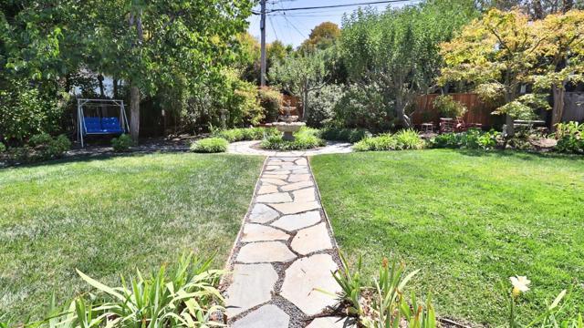 200 Iris Way, Palo Alto CA: https://media.crmls.org/mediaz/21e713ab-cd2c-4e82-92ae-c16551744683.jpg