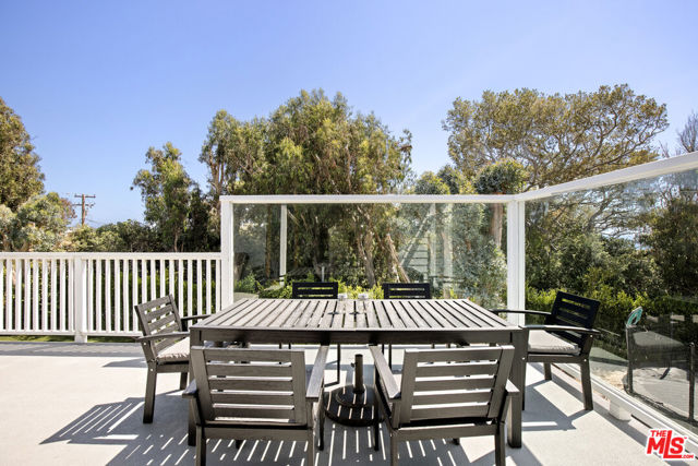 30362 Morning View Drive, Malibu CA: https://media.crmls.org/mediaz/21e73c50-dbae-4260-80d0-cabc5ca979b9.jpg