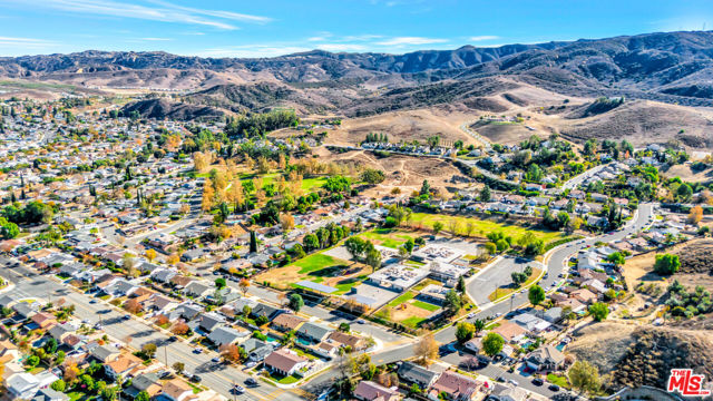 2425 Dusan Street, Simi Valley CA: https://media.crmls.org/mediaz/21e827aa-ed11-4542-bd09-07e685dc17c5.jpg