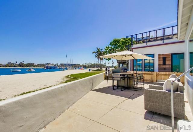 3286 88 Bayside Walk, San Diego CA: https://media.crmls.org/mediaz/21e83d1f-c9c8-458b-b90f-6ce49087db0f.jpg