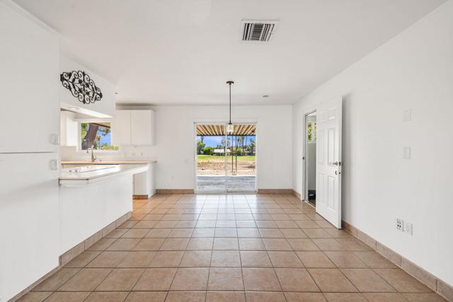 42660 Wisconsin Avenue, Palm Desert CA: https://media.crmls.org/mediaz/21e86081-44b7-4dff-98c0-6190dfe8562f.jpg