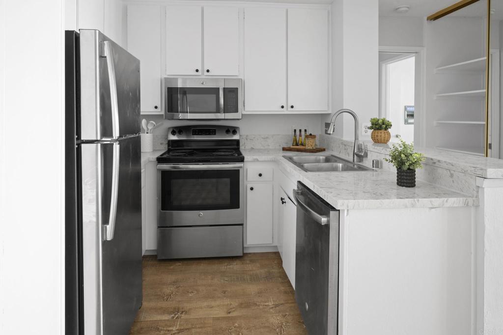 4600 Lamont Street - photo 10