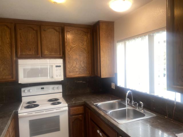 Detail Gallery Image 3 of 15 For 390 E Madison #E,  El Cajon,  CA 92020 - 2 Beds | 1/1 Baths