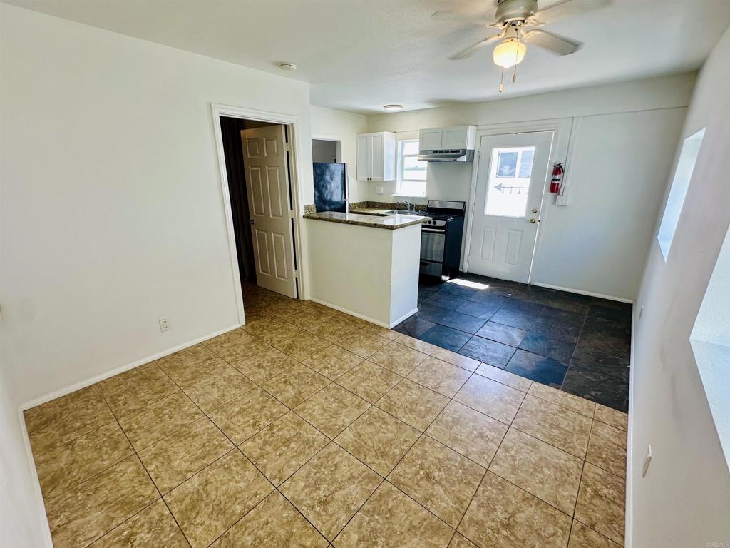 705 Ditmar - photo 10