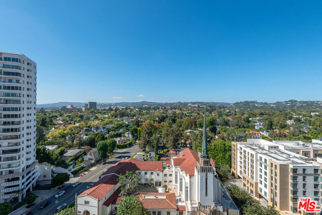 10490 Wilshire Boulevard, Los Angeles CA: https://media.crmls.org/mediaz/21e8dff6-6d31-4120-b90c-866b3be8519a.jpg