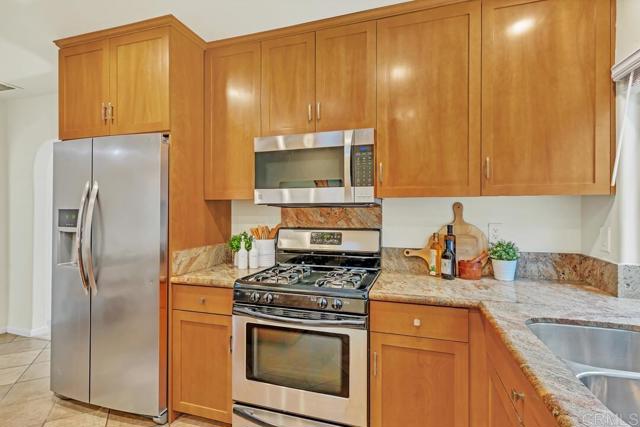 4725 Saratoga Avenue, San Diego CA: https://media.crmls.org/mediaz/21e8e5bc-31b8-4f34-bb45-af7bc087f502.jpg
