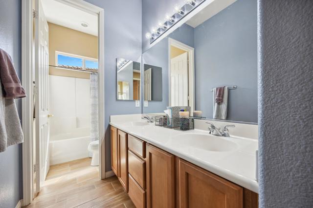 79976 Castille Drive, La Quinta CA: https://media.crmls.org/mediaz/21e914ec-1939-4ee8-953b-16d401aabcdf.jpg