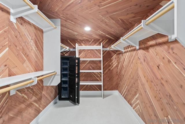 4716 S Mission Rd, Fallbrook CA: https://media.crmls.org/mediaz/21e9206d-9060-49e3-959b-c7db2afb615e.jpg