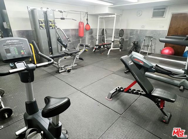 6000 CANTERBURY Drive, Culver City CA: https://media.crmls.org/mediaz/21e956a2-39e7-45b4-aea0-ac3c66a79673.jpg