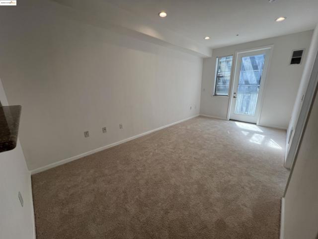 989 Franklin St, Oakland CA: https://media.crmls.org/mediaz/21e99886-a8aa-418b-a974-a2d4dd188062.jpg
