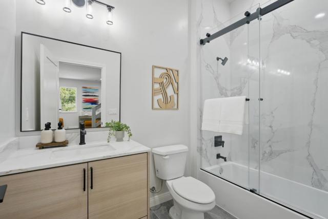 6868 Moore Drive, Oakland CA: https://media.crmls.org/mediaz/21e9a1d5-e4d5-418d-a0f8-382af1511792.jpg