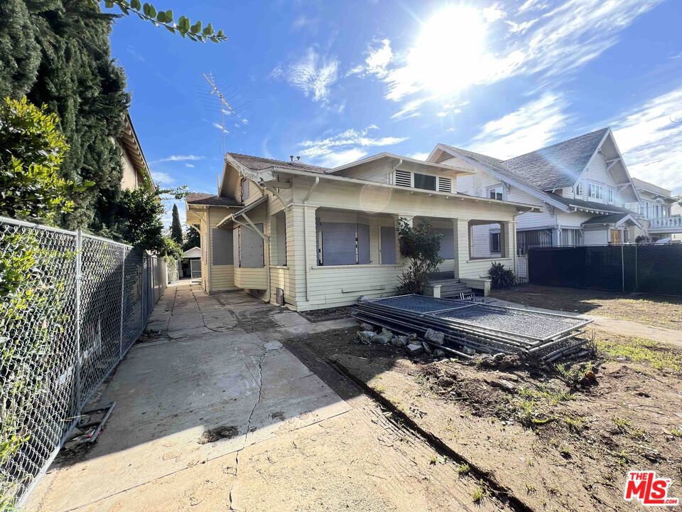 4612 Franklin Avenue, Los Angeles, CA 90027