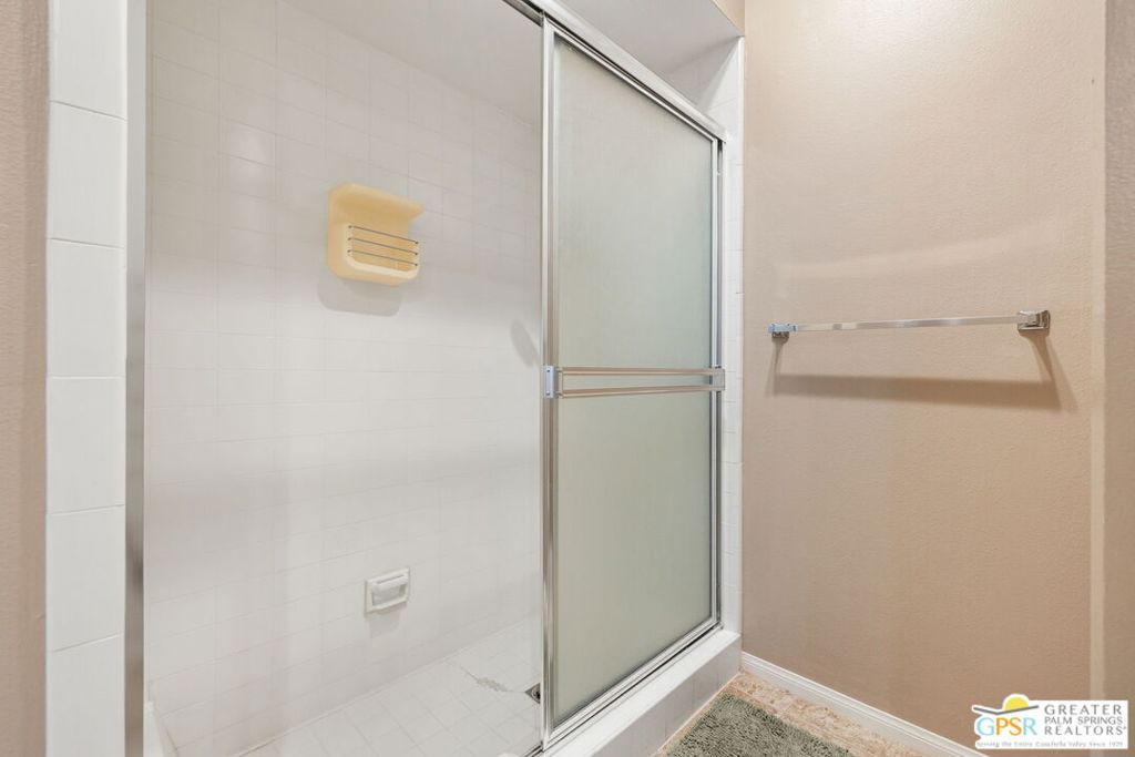 https://media.crmls.org/mediaz/21ea0f49-52d3-4046-a9f5-e6490ba6e737.jpg?preset=X-Large