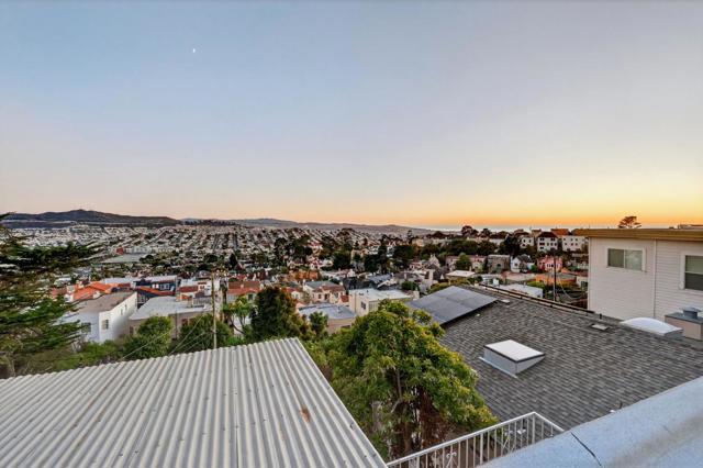 72 Cresta Vista Drive, San Francisco CA: https://media.crmls.org/mediaz/21eabf71-7a5f-46e1-bc03-e9d4f6fa2204.jpg