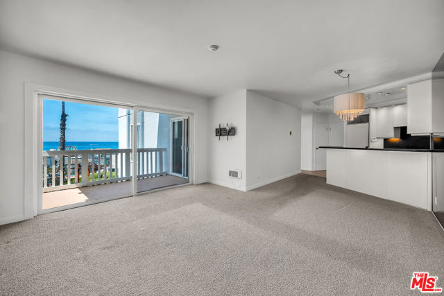 620 The, Redondo Beach CA: https://media.crmls.org/mediaz/21ead6a0-6811-4f8a-8434-71e8b261a7c4.jpg