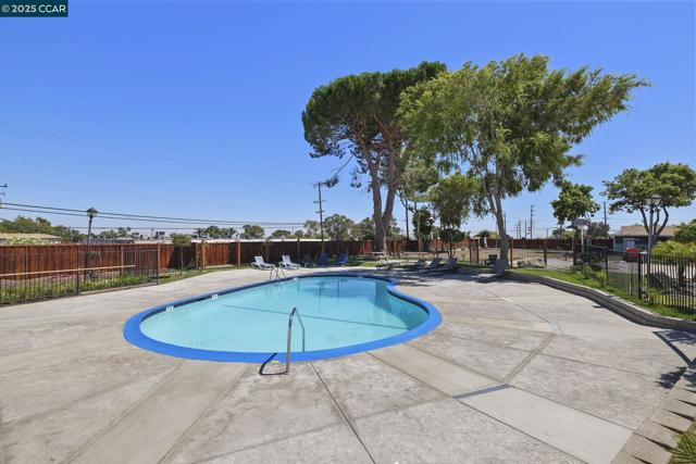 55 Pacifica Ave, Bay Point CA: https://media.crmls.org/mediaz/21eb1380-fde9-4115-a431-e81e807a32e4.jpg