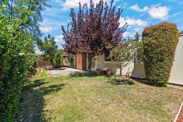 939 S Tantau Avenue, Cupertino CA: https://media.crmls.org/mediaz/21eb52ef-1feb-4e66-b1de-d053abfcec1d.jpg